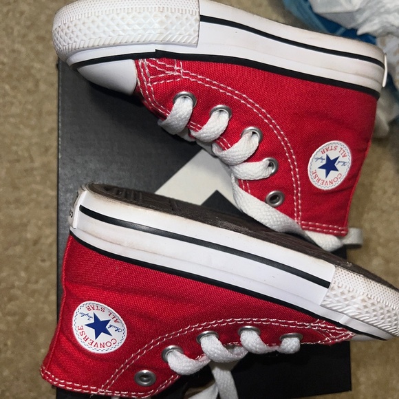 Infant red converse - Picture 1 of 3